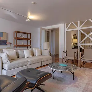 Lovelystay - Chiado 3bedroom Wonder Apartment