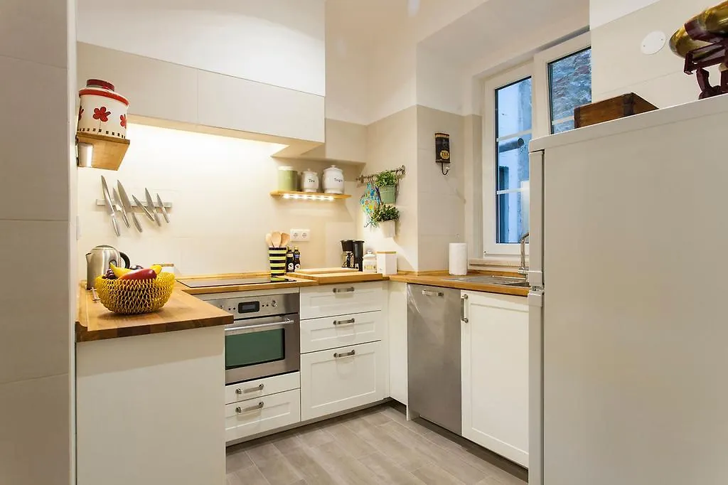 Charming Apartment In Alfama Lisbon